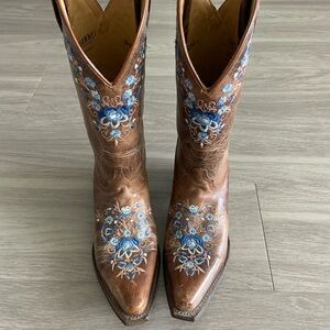 Embroidered Brown Western Boots